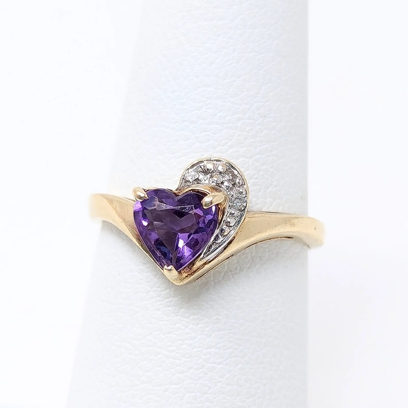 10k yellow gold diamond and amethyst heart ring - Picture 1 of 6